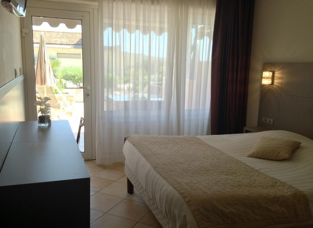 Hotel De La Plage Le Lavandou Zimmer foto